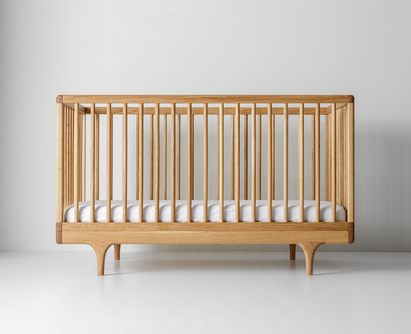 Caravan Crib White Oak